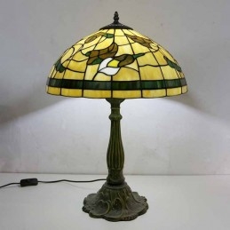 Elegantní stolní lampa z...